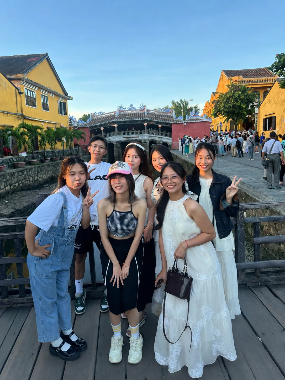 Đội ngũ Hiền Trang Visa trong chuyến team building tại Hội An