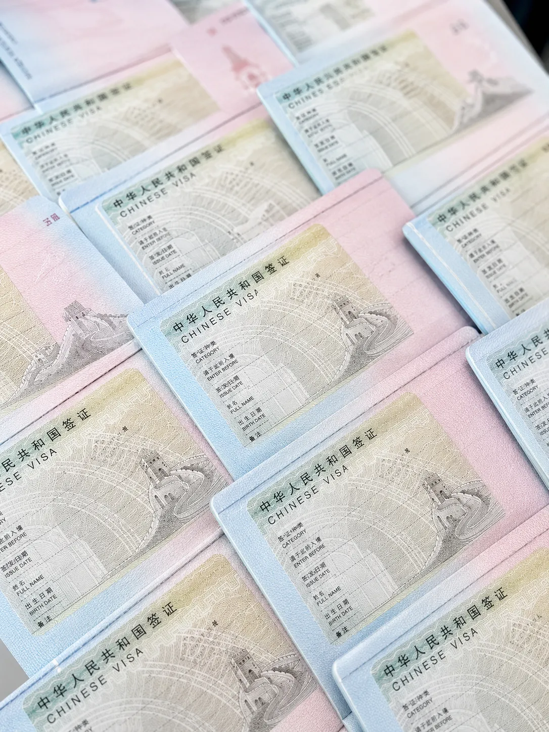 Cận cảnh các tem visa Trung Quốc đã được cấp
